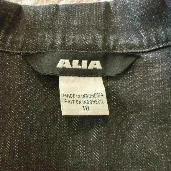 Alia Black Denim Jacket Embroidered Design 18 - Picture 3 of 12